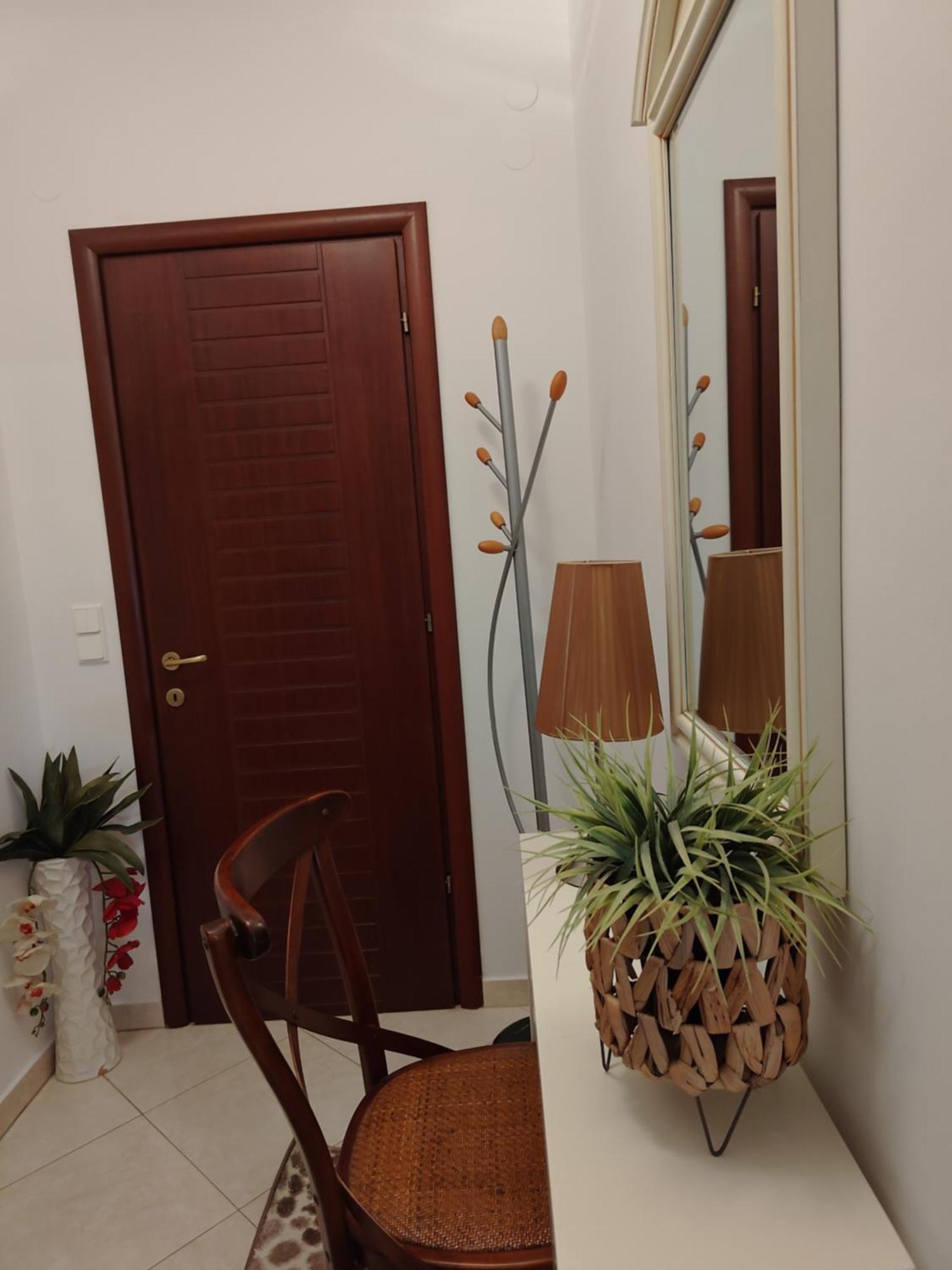 Jordan Downtown & Parking Apartment Katerini